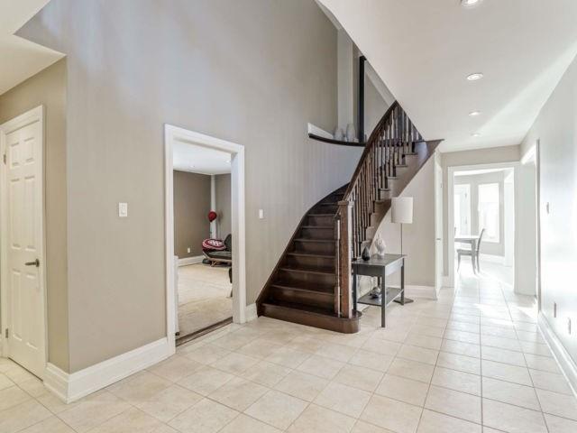 62 Swanage Dr, House detached with 4 bedrooms, 2 bathrooms and 4 parking in Vaughan ON | Image 3