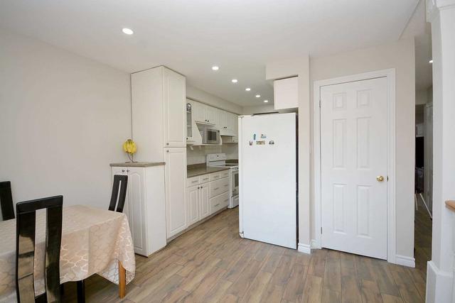 71 Carleton Pl, Townhouse with 3 bedrooms, 2 bathrooms and 2 parking in Brampton ON | Image 9