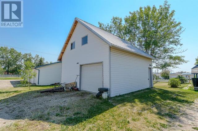 1008 3rd Avenue, House detached with 3 bedrooms, 1 bathrooms and 4 parking in Beaverlodge AB | Image 30