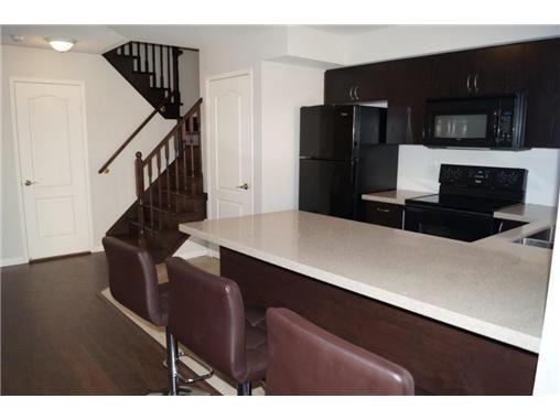 9 - 2557 Sixth Line, Townhouse with 2 bedrooms, 2 bathrooms and 1 parking in Oakville ON | Image 4