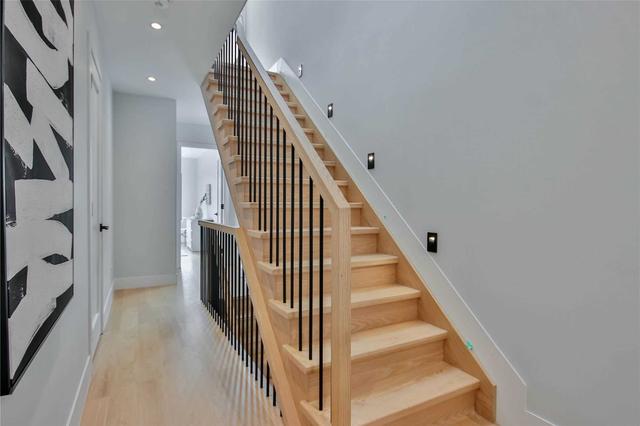 1b Ivy Ave, House detached with 3 bedrooms, 5 bathrooms and 2 parking in Toronto ON | Image 2