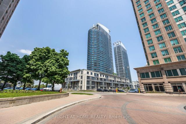 2507 - 36 Lee Centre Dr, Condo with 2 bedrooms, 2 bathrooms and 1 parking in Toronto ON | Image 1