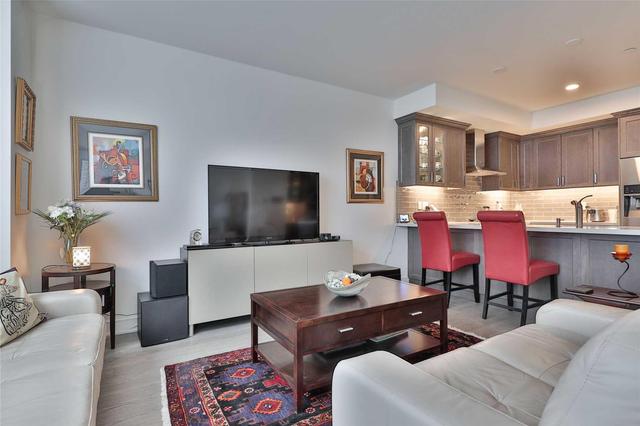 Gr17 - 1575 Lakeshore Rd W, Condo with 2 bedrooms, 2 bathrooms and 1 parking in Mississauga ON | Image 2