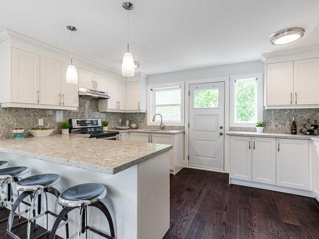 76 Skylark Rd, House semidetached with 3 bedrooms, 2 bathrooms and 3 parking in Toronto ON | Image 2