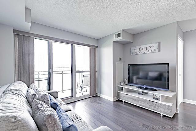 721 - 120 Dallimore Circ, Condo with 1 bedrooms, 1 bathrooms and 2 parking in Toronto ON | Image 1