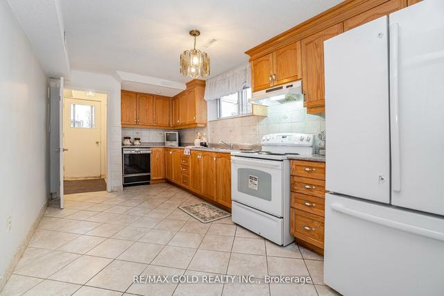 131 Duncanwoods Dr, House semidetached with 3 bedrooms, 2 bathrooms and 3 parking in Toronto ON | Image 21