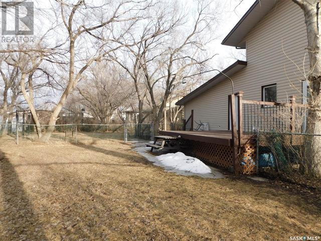 218 South Avenue, House detached with 3 bedrooms, 3 bathrooms and null parking in Coronach SK | Image 34