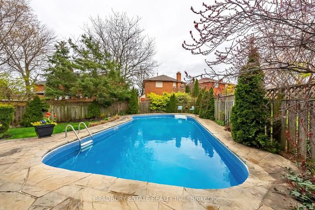 1994 Pitagora Crt, House detached with 4 bedrooms, 4 bathrooms and 6 parking in Mississauga ON | Image 28