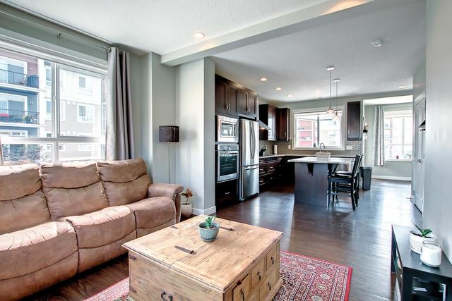 129 Walgrove Cove Se, Home with 3 bedrooms, 2 bathrooms and 2 parking in Calgary AB | Image 5