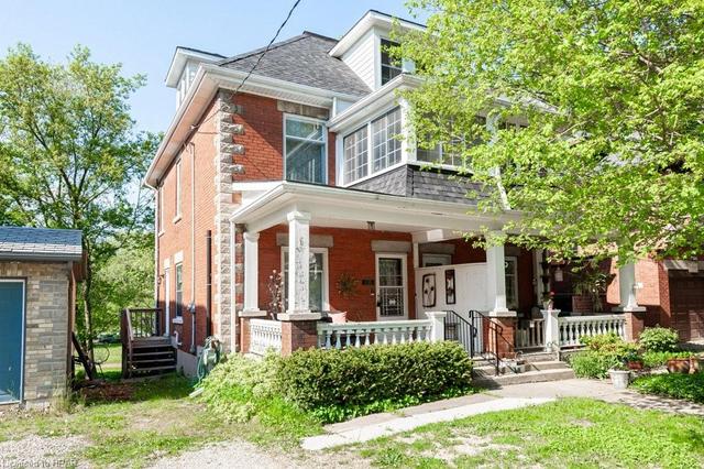 130 Ballantyne Avenue, House semidetached with 5 bedrooms, 2 bathrooms and null parking in Stratford ON | Image 1