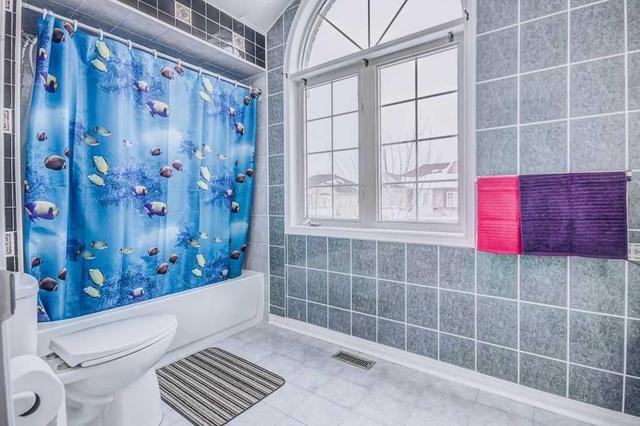 122 Starhill Cres, House semidetached with 3 bedrooms, 3 bathrooms and 2 parking in Brampton ON | Image 20