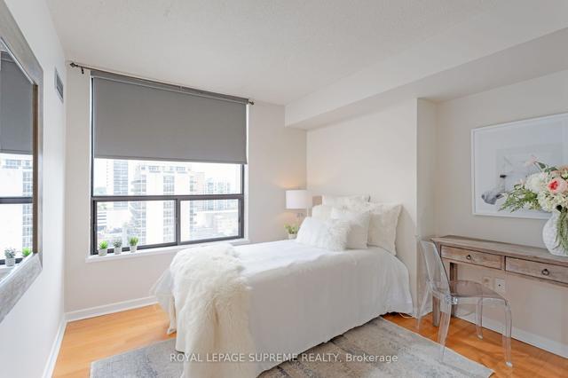 1104 - 47 St Clair Ave W, Condo with 2 bedrooms, 2 bathrooms and 1 parking in Toronto ON | Image 16