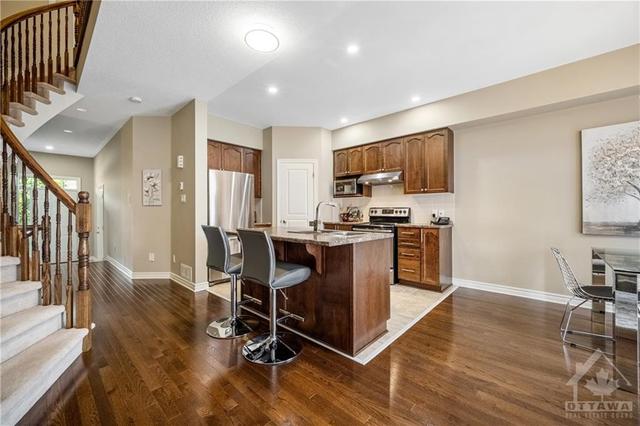213 Butterfly Walk, Townhouse with 3 bedrooms, 3 bathrooms and 3 parking in Ottawa ON | Image 10