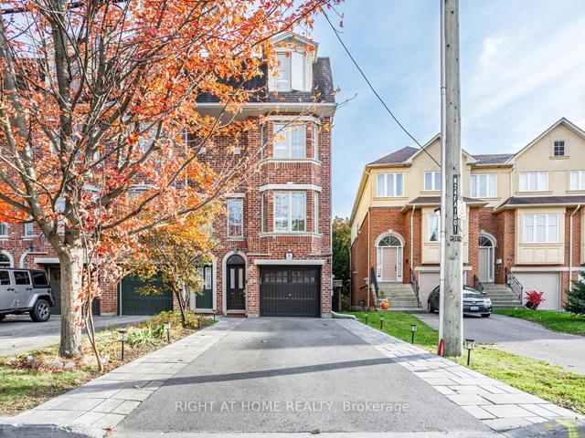88 Benson Ave, House attached with 3 bedrooms, 3 bathrooms and 3 parking in Richmond Hill ON | Image 1