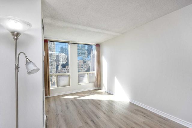 1203 - 25 Grenville St, Condo with 1 bedrooms, 1 bathrooms and 0 parking in Toronto ON | Image 2