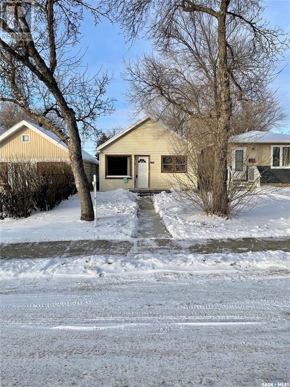 464 Halifax Street, House detached with 2 bedrooms, 1 bathrooms and null parking in Regina SK | Image 1