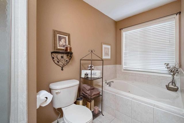 31 Rowland St, House detached with 3 bedrooms, 3 bathrooms and 2 parking in Brampton ON | Image 15
