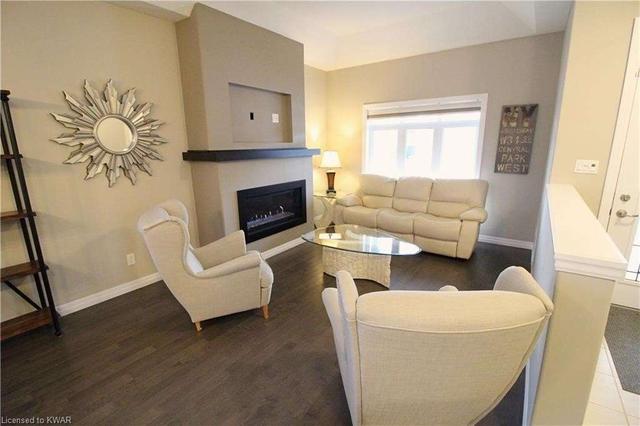 60 Piccadilly Sq W, Condo with 2 bedrooms, 2 bathrooms and 4 parking in Wilmot ON | Image 3