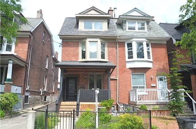 259 Crawford St, House semidetached with 3 bedrooms, 3 bathrooms and 1 parking in Toronto ON | Image 1