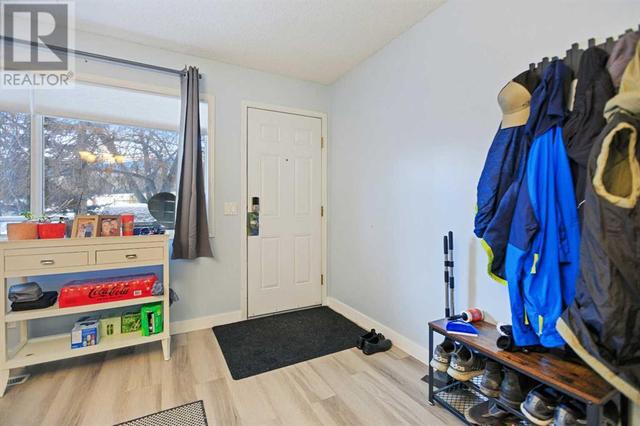 2, - 642 Mcdougall Road Ne, House attached with 3 bedrooms, 2 bathrooms and 1 parking in Calgary AB | Image 3