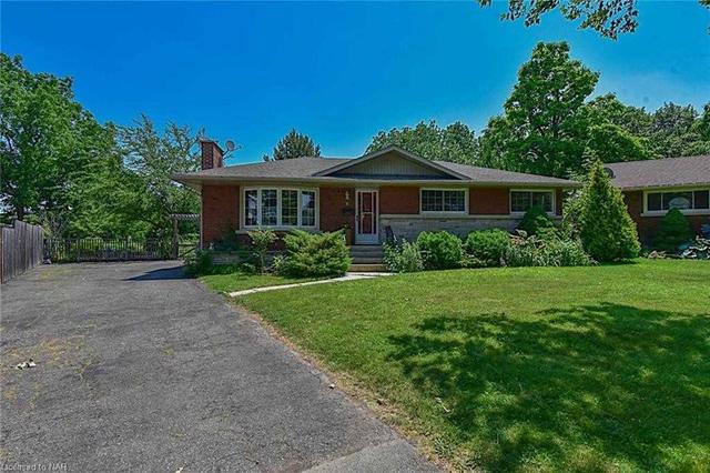 8 Hilldale Circ, House detached with 2 bedrooms, 2 bathrooms and 6 parking in St. Catharines ON | Image 1