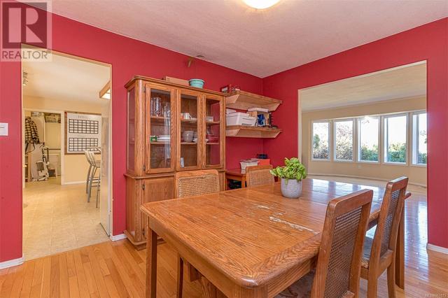 827 Cameron Way, House detached with 3 bedrooms, 2 bathrooms and 2 parking in Ladysmith BC | Image 10