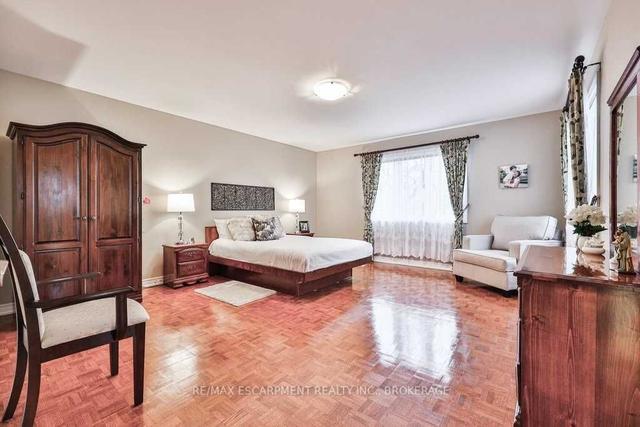 108 Danielson Crt, House detached with 4 bedrooms, 4 bathrooms and 7 parking in Mississauga ON | Image 10