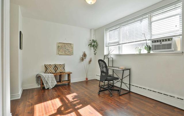 104 - 2054 Courtland Dr, Condo with 2 bedrooms, 1 bathrooms and 1 parking in Burlington ON | Image 8