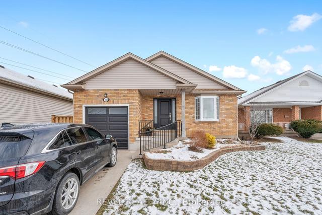 7733 Alpine Dr, House detached with 2 bedrooms, 2 bathrooms and 5 parking in Niagara Falls ON | Image 12