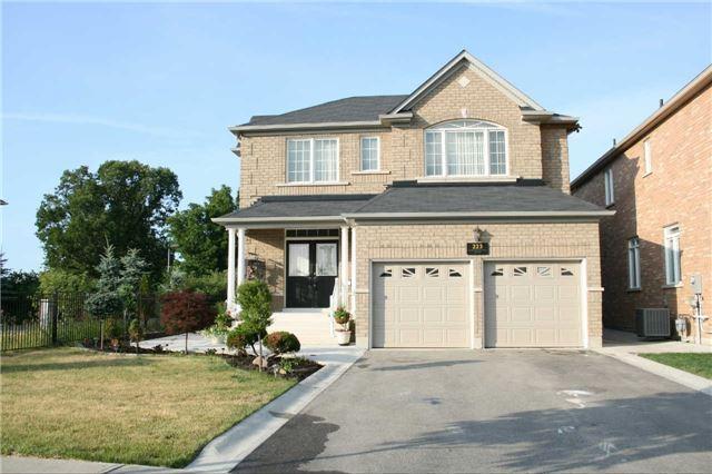 223 Gardenbrooke Tr, House detached with 3 bedrooms, 3 bathrooms and 4 parking in Brampton ON | Image 1
