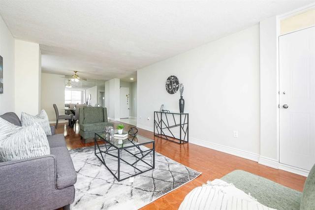 1401 - 340 Dixon Rd, Condo with 2 bedrooms, 1 bathrooms and 1 parking in Toronto ON | Image 3