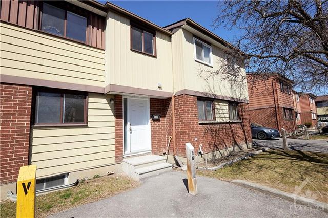 1993 Falkirk Crescent, Townhouse with 3 bedrooms, 2 bathrooms and 1 parking in Ottawa ON | Image 1