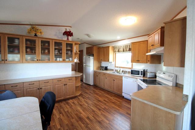 728 2 St, House detached with 3 bedrooms, 2 bathrooms and 2 parking in Taber MD AB | Image 2