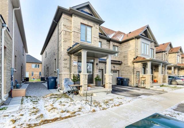8 Adventura Rd, House attached with 4 bedrooms, 3 bathrooms and 2 parking in Brampton ON | Image 12