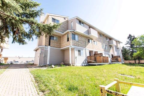 321 - 9736 82 Avenue, Condo with 2 bedrooms, 1 bathrooms and 1 parking in Grande Prairie AB | Card Image