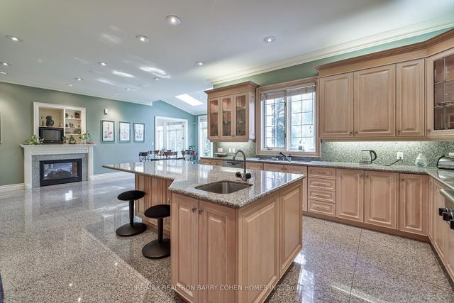 17 Paddock Crt, House detached with 5 bedrooms, 9 bathrooms and 10 parking in Toronto ON | Image 4