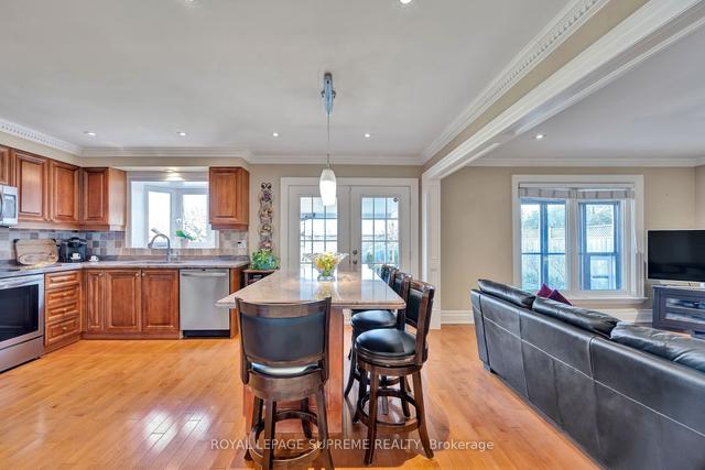 221 Gracefield Ave, House detached with 4 bedrooms, 4 bathrooms and 5 parking in Toronto ON | Image 9