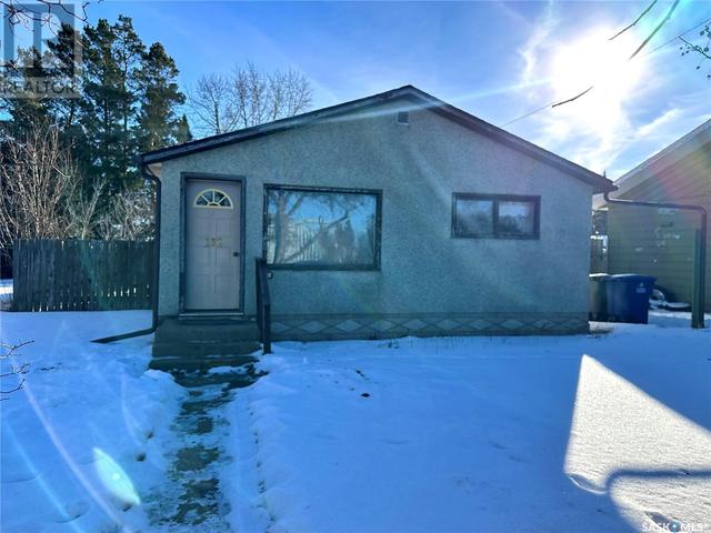 132 2nd Street E, House detached with 2 bedrooms, 1 bathrooms and null parking in Glaslyn SK | Image 1