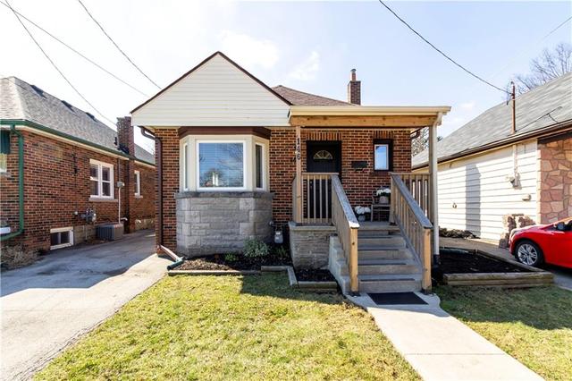 146 Brucedale Avenue E, House detached with 2 bedrooms, 1 bathrooms and 2 parking in Hamilton ON | Image 2