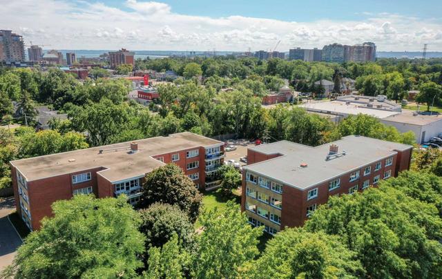 104 - 2054 Courtland Dr, Condo with 2 bedrooms, 1 bathrooms and 1 parking in Burlington ON | Image 32