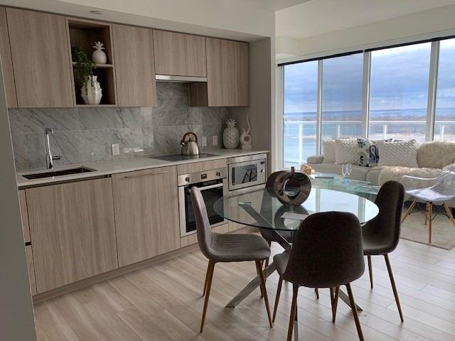 3211 - 19 Bathurst St, Condo with 3 bedrooms, 2 bathrooms and 0 parking in Toronto ON | Image 6