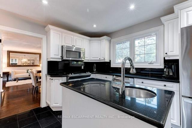 371 Strathcona Dr, House detached with 3 bedrooms, 2 bathrooms and 3 parking in Burlington ON | Image 6