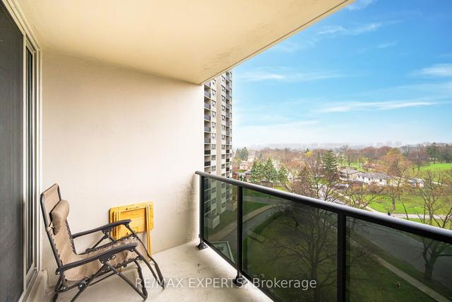703 - 530 Lolita Gdns, Condo with 3 bedrooms, 1 bathrooms and 1 parking in Mississauga ON | Image 11