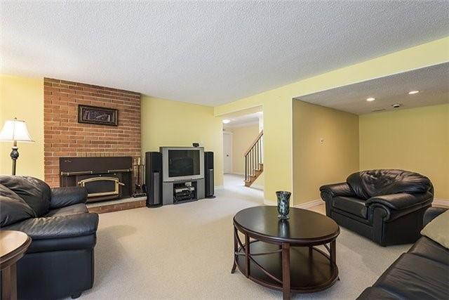20 Restwell Cres, House detached with 2 bedrooms, 2 bathrooms and 8 parking in Toronto ON | Image 15