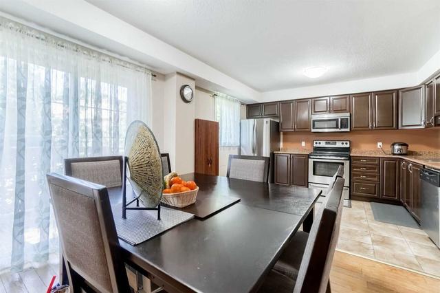9 - 55 Mooregate Cres, Townhouse with 3 bedrooms, 3 bathrooms and 1 parking in Kitchener ON | Image 3