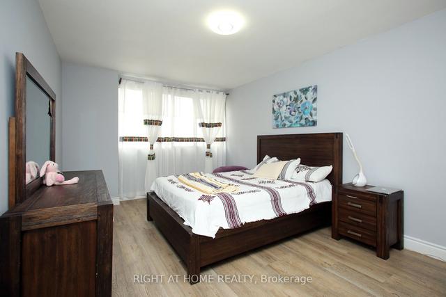 1706 - 3 Massey Sq W, Condo with 2 bedrooms, 1 bathrooms and 1 parking in Toronto ON | Image 5