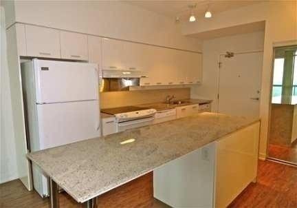 3106 - 29 Singer Crt, Condo with 1 bedrooms, 1 bathrooms and 1 parking in Toronto ON | Image 3