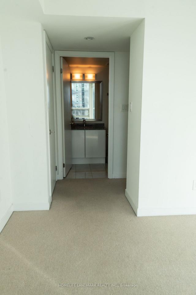1112 - 33 Bay St, Condo with 2 bedrooms, 2 bathrooms and 1 parking in Toronto ON | Image 8