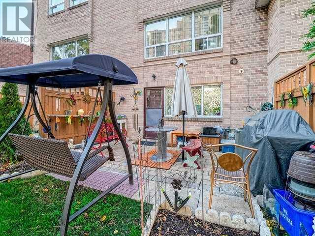 28 Village Green Way, Townhouse with 3 bedrooms, 2 bathrooms and 2 parking in Toronto ON | Image 33