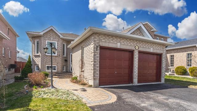 68 Bird St, House detached with 2 bedrooms, 2 bathrooms and 4 parking in Barrie ON | Image 1